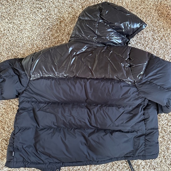 Aritzia super puff jacket - Picture 3 of 6